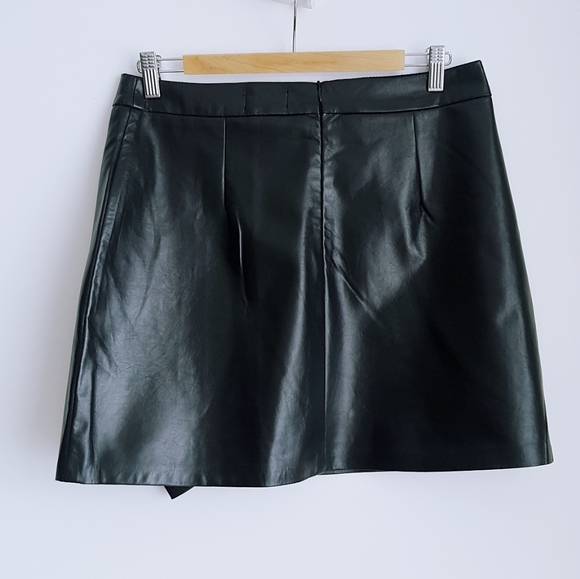 PrettyLittleThing Leather Look Mini Skirt UK12 - Picture 3 of 3